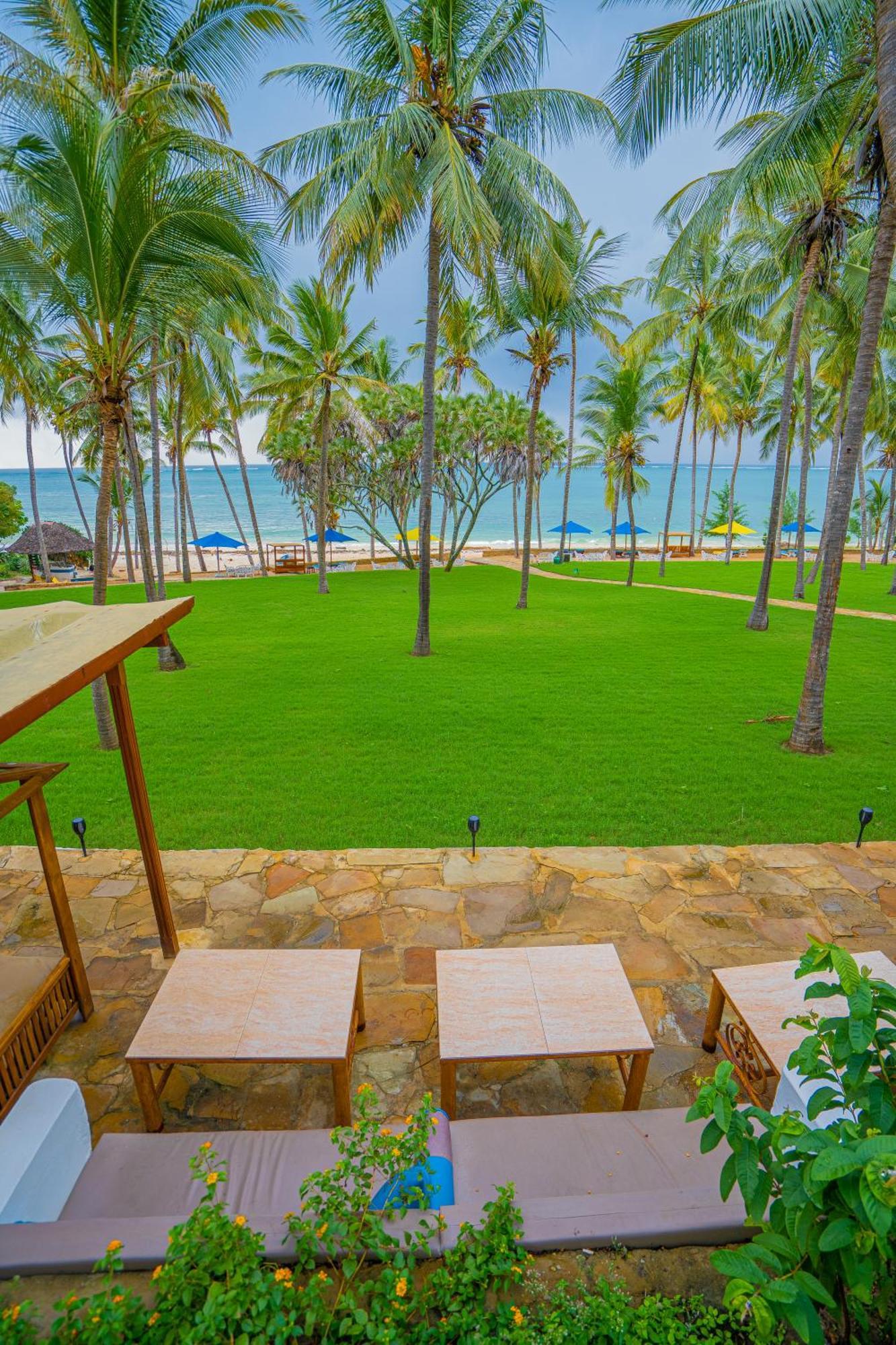 Prideinn Flamingo Beach Resort & Spa Mombasa Shanzu Exterior photo