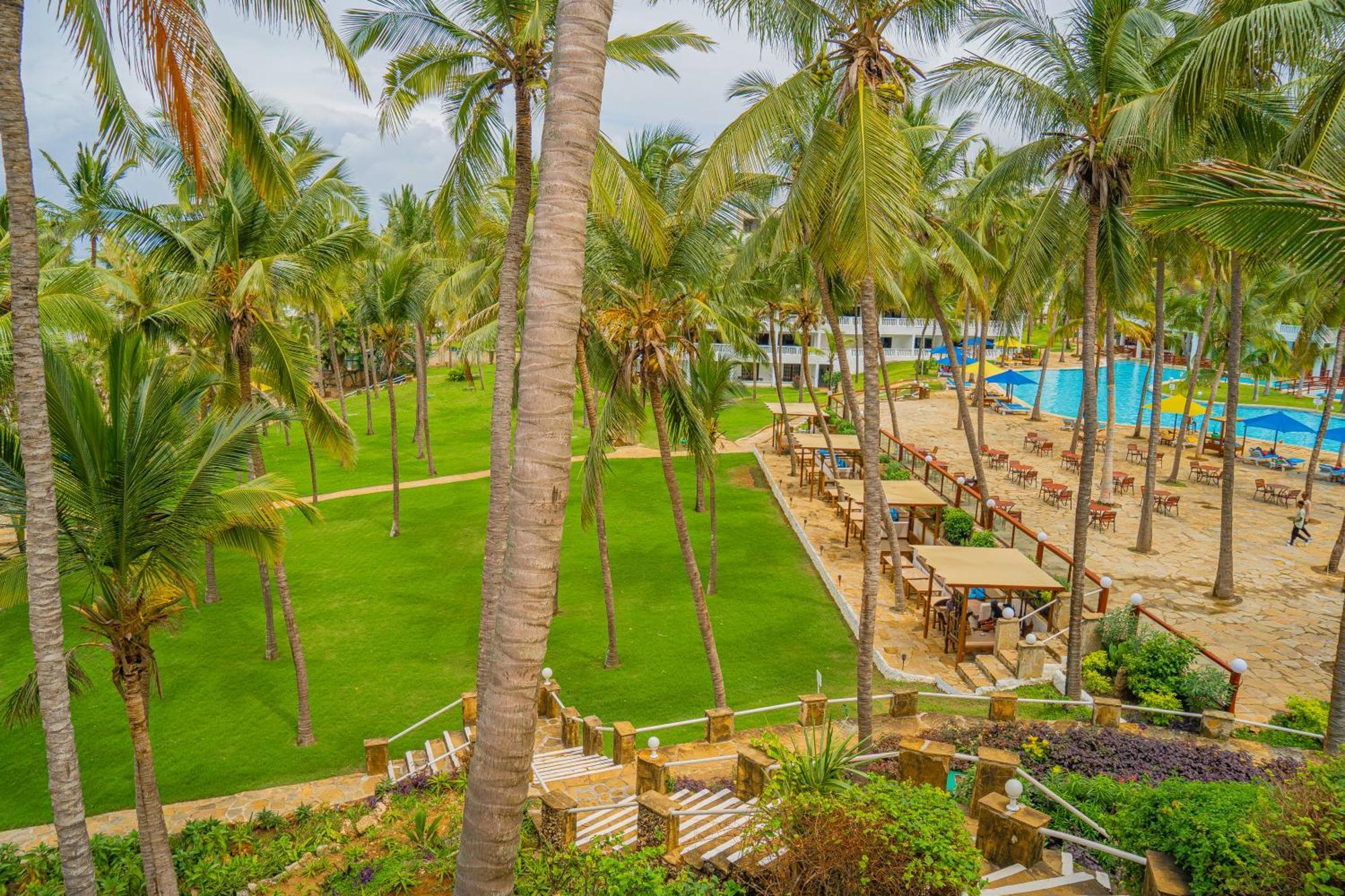 Prideinn Flamingo Beach Resort & Spa Mombasa Shanzu Exterior photo